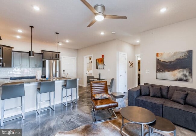 Foto del edificio - 102 Bloomfield Ln