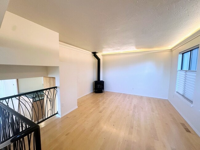 Building Photo - 339 Ravenwood Pl