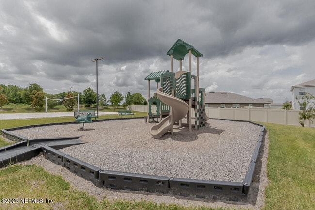 Building Photo - 3348 Lawton Pl