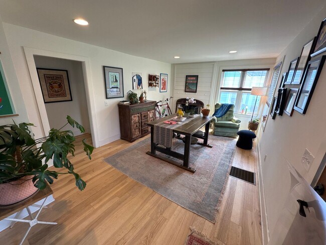 Building Photo - Charming 3BD/2BA Brick Home for Rent in th...