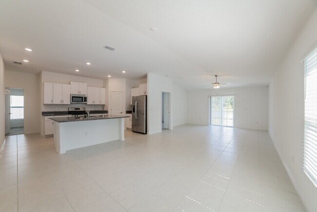 Foto del edificio - 4105 84th Ct E