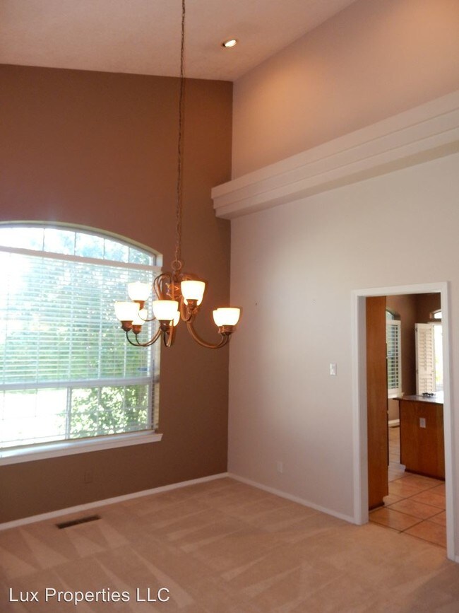 Building Photo - 9617 Rosas Ave NE