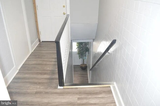 Building Photo - 129 W Miner St