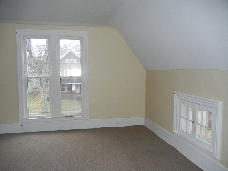 312 Liberty St Unit up, Conneaut, OH 44030 Room for Rent in Conneaut