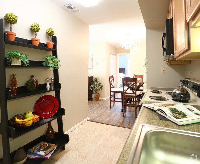 Colonial Crest Apartments Apartments in Emmaus, PA