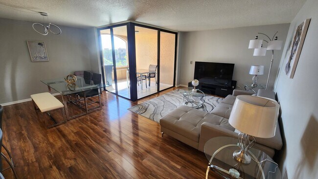 Building Photo - 950 Egret Cir