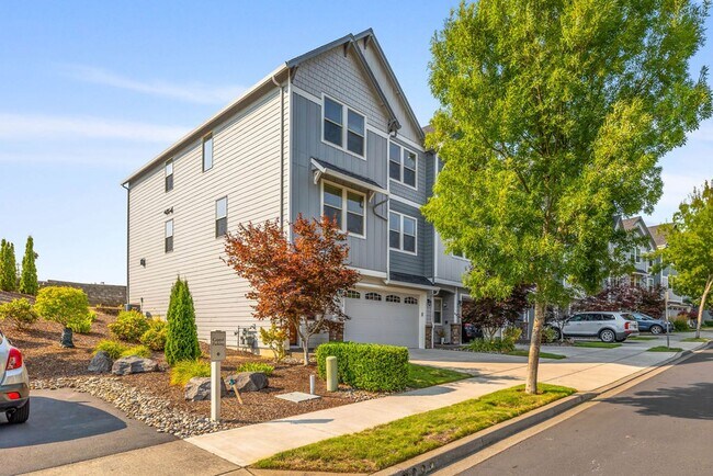 Foto del edificio - Beautiful Gated Fisher’s Landing Townhome with 4 Bedrooms, Gas Fireplace & Central AC