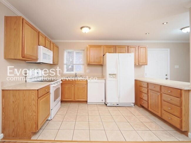 Foto del edificio - 2 Bed, 1.5 Bath Condo with Off-Street Parking / Available Now!