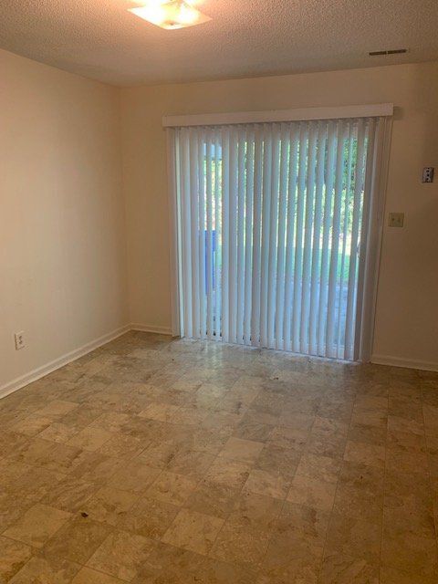 Foto del edificio - 920 B's Barbeque Rd