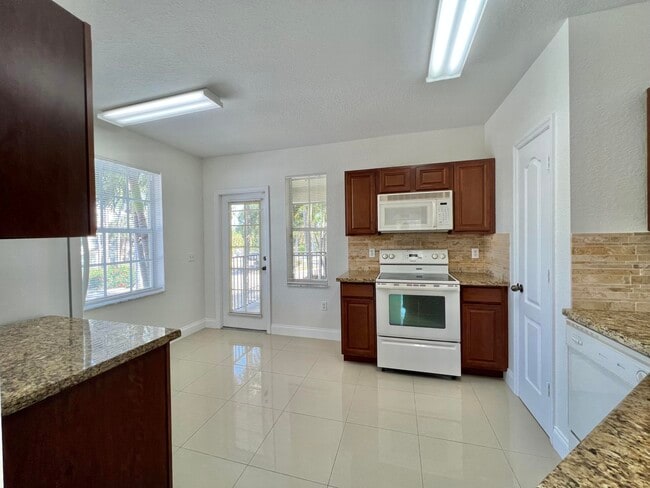 Building Photo - 1110 Belmont Pl