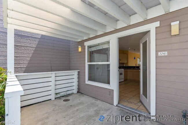 Building Photo - 3 br, 2.5 bath Townhome - 2041 E San Anton...