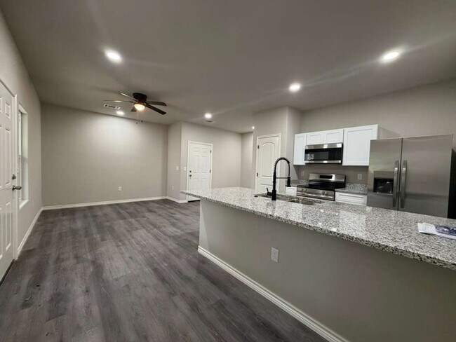 Foto del edificio - 7616 Windsor Oaks