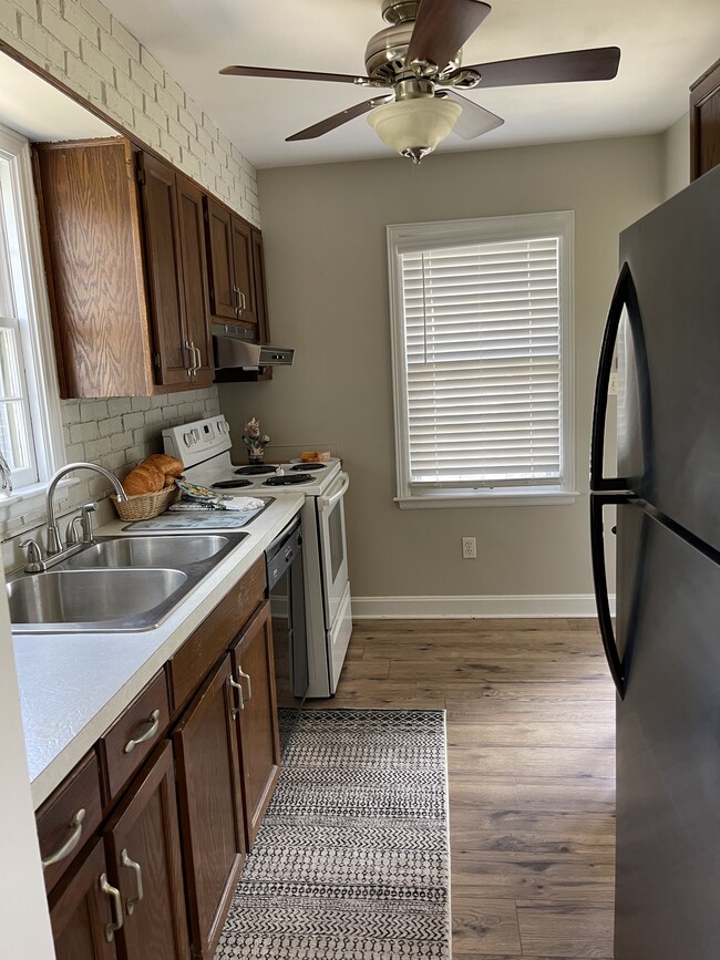 Kitchen - 1411 Falcon Dr