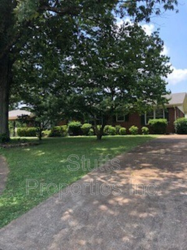 Primary Photo - 2913 Cloverdale Rd