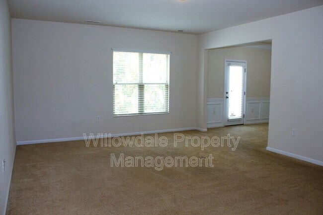 Building Photo - 421 Chanson Dr