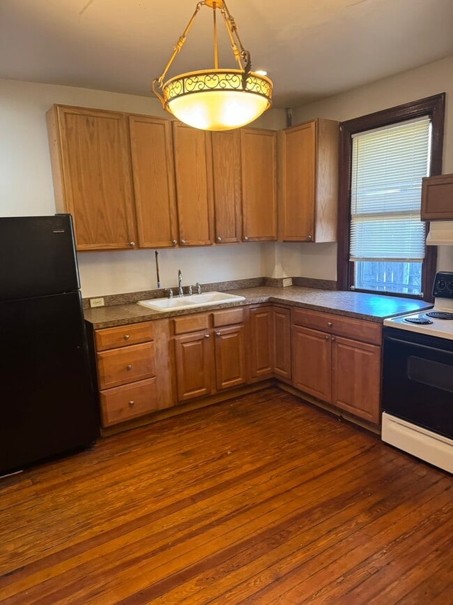 Building Photo - 237 S Locust St