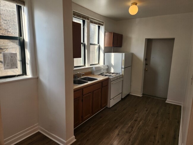 Building Photo - 3944 N Fremont St