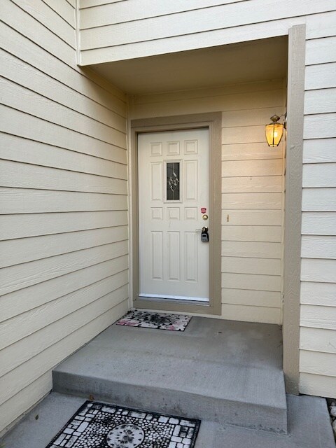 Building Photo - 3670 Point Dr