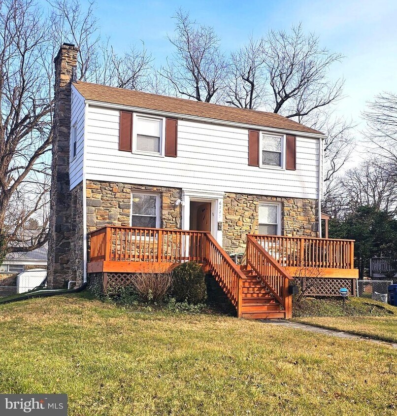 Primary Photo - 6229 Blackstone Ave