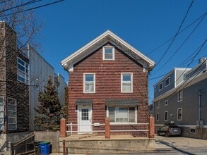 Building Photo - 5 Village St