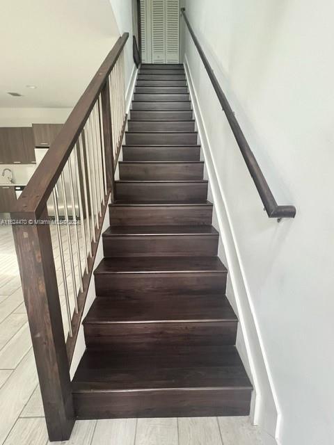 Foto del edificio - 480 NE 35th Ct