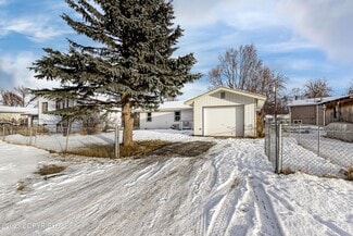 Building Photo - 305 N Bonanza St