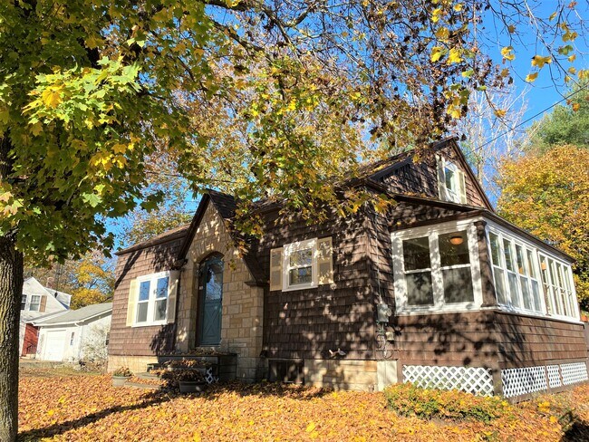 Building Photo - 885 Minot Ave