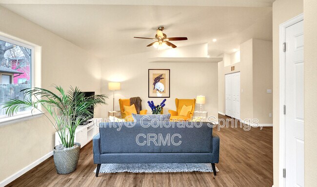 Foto del edificio - 55 Royal Crest Dr