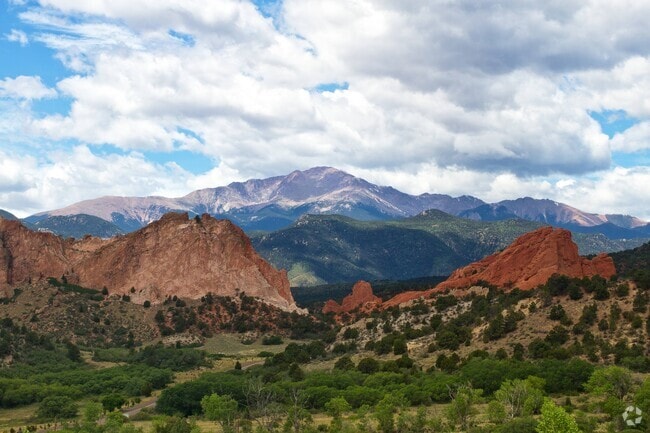 Pikes Peak is just a short drive away - Autumn Lane Apartments