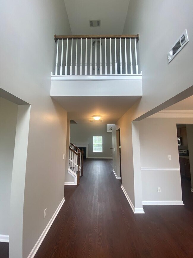 Foto del edificio - Spacious 4BR 2.5BA | Bonus Room, Office, &...