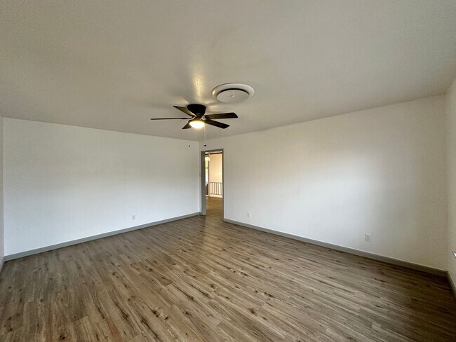 Building Photo - Viewable Now!