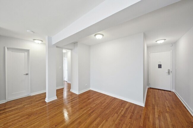 Foto del edificio - 2400 Webb Ave
