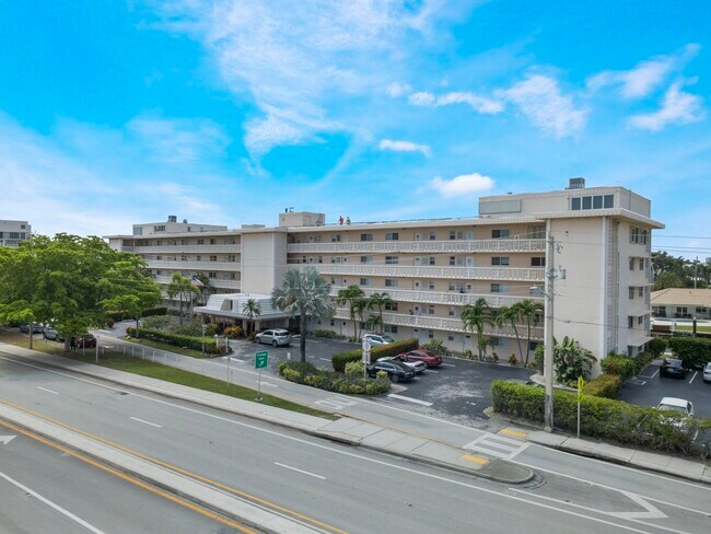 Building Photo - 750 NE Spanish River Blvd