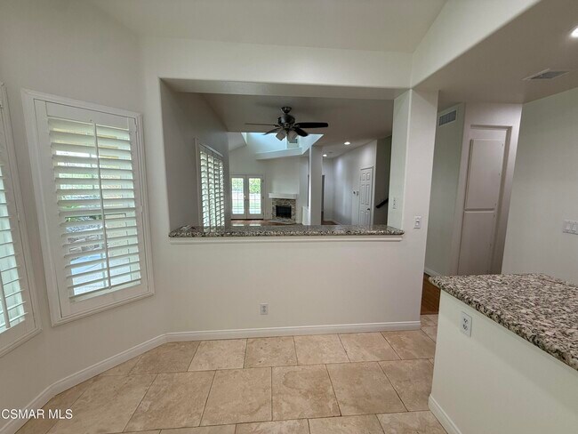 Foto del edificio - 5615 Roundtree Pl