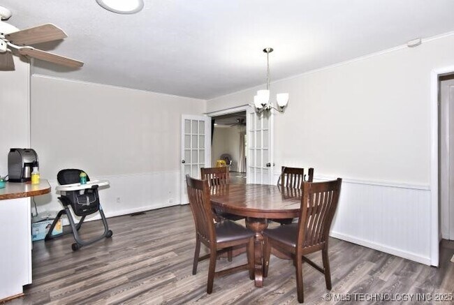 Foto del edificio - 513 N Village Pl