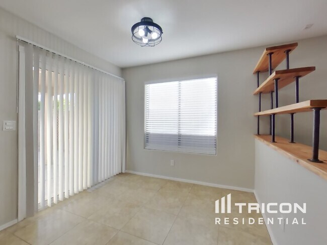 Building Photo - 43780 Elm Dr