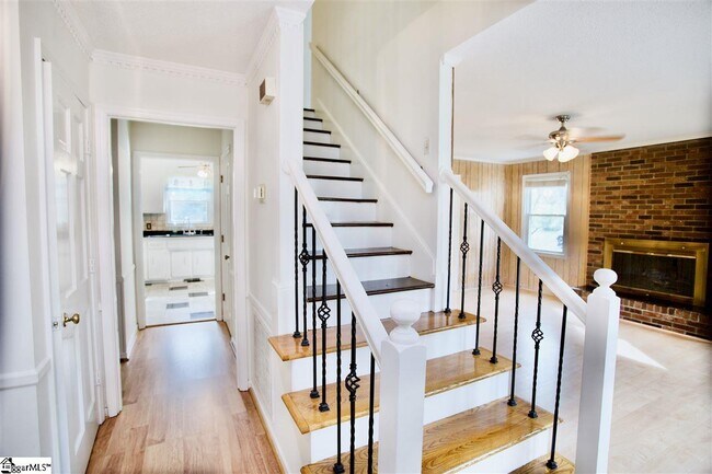 Building Photo - 114 Canebrake Dr