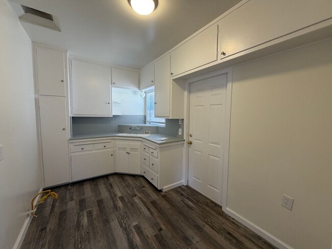Building Photo - Cozy 1bd 1 ba Available NOW