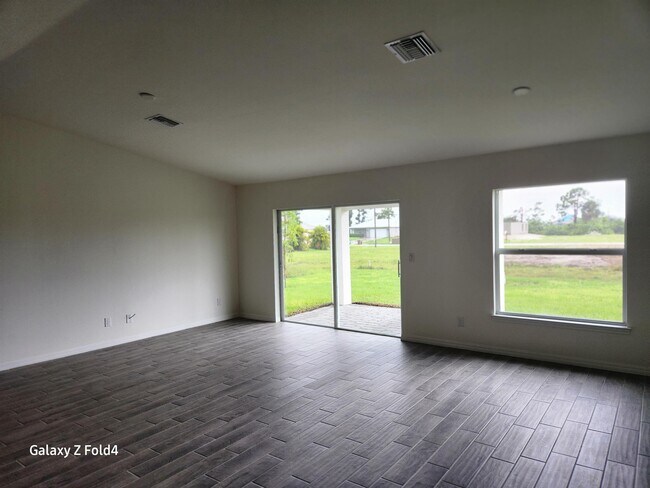 Foto del edificio - 214 Jacaranda Pkwy E