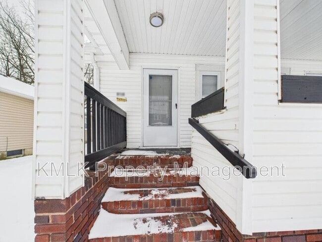 Building Photo - 916 Peckham St