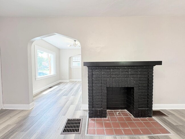 Building Photo - 804 Alvison Rd