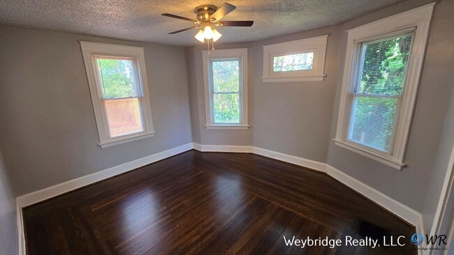 Building Photo - 3-Bed 1 Bath House located in a cul-de-sac...