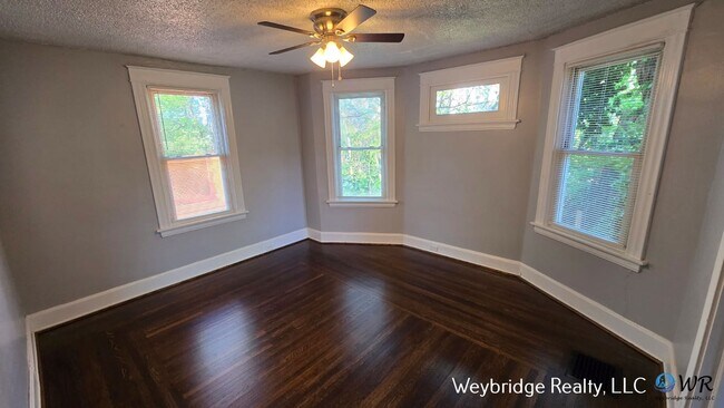 Foto del edificio - 3-Bed 1 Bath House located in a cul-de-sac...
