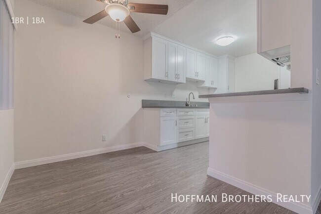 Foto del edificio - 8121 Langdon Ave