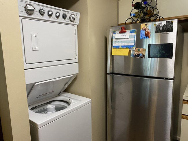 Kitchen with Washer/Dryer - 100 Daly Blvd