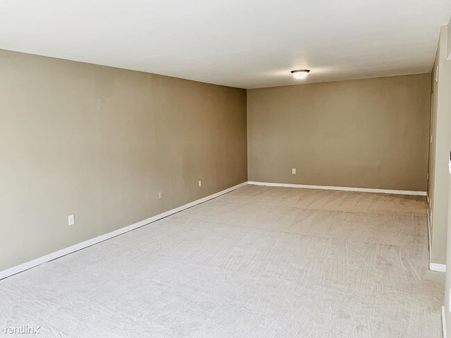 Building Photo - 3 br, 1.5 bath Apartment - 1895 Addison Rd S