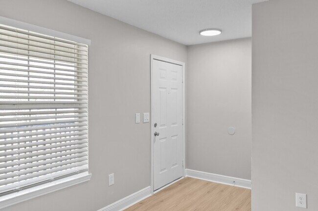 Foto del edificio - Megan Manor Apartments