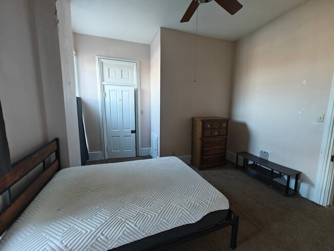 Foto del edificio - 28 W Franklin St