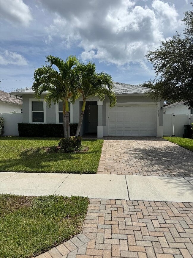Building Photo - 1029 Mango Dr