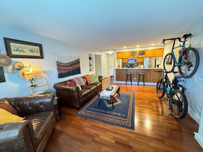 Building Photo - Furnished OR Unfurnished Condo in Stadium ...